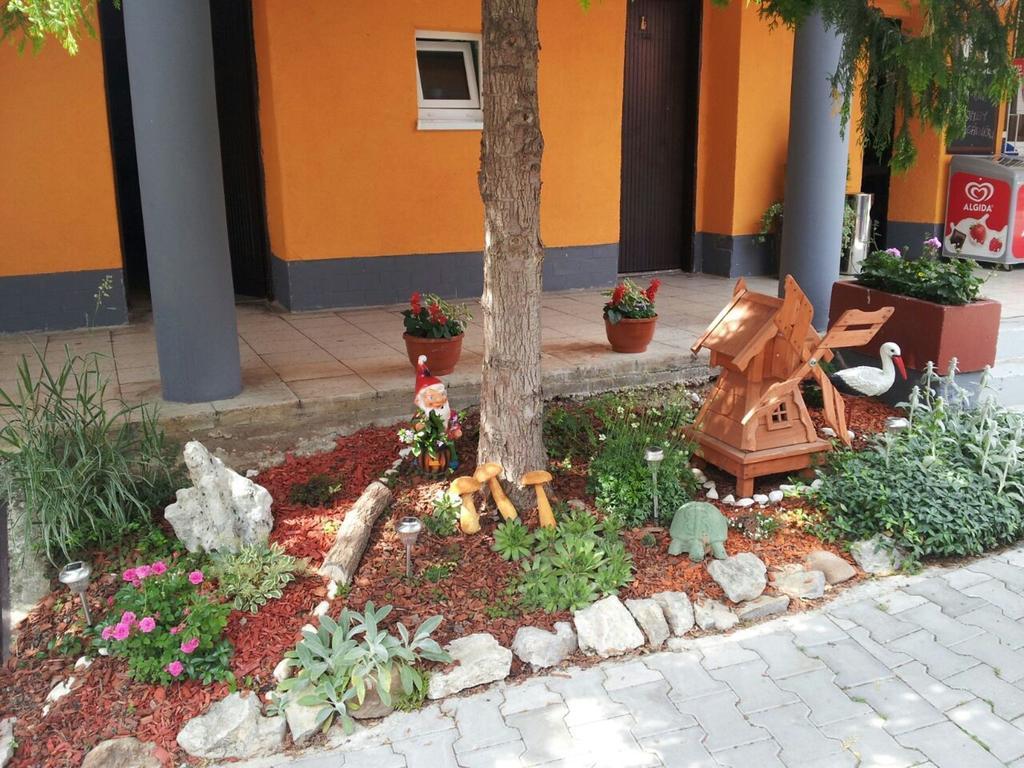 Guesthouse Zuzana Spacince Exterior foto